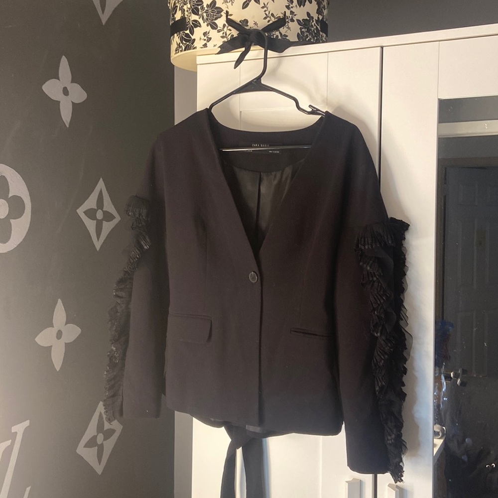 Beautiful Zara blazer with detailed lace trim with a tie. Incredible fit!